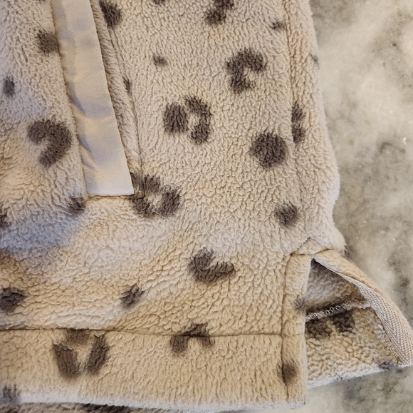 Abercrombie & Fitch Leopard Sherpa 1/4 Sweater Women's Small - Picture 4 of 5